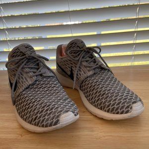 Nike Ladies Athletic Shoes Gray W White Soles Sz 8